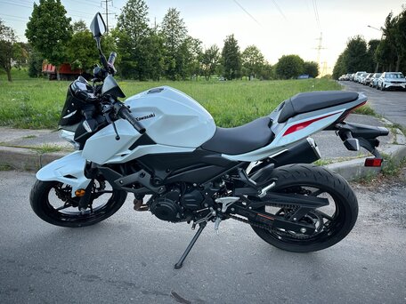 2023 Kawasaki Z 400, белый, 680000 рублей, вид 2