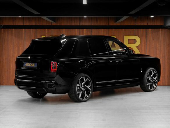 2026 Rolls-Royce Cullinan Black Badge I Рестайлинг (Series II), чёрный, 70000000 рублей - вид 6