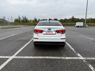 2016 Kia Rio III Рестайлинг, белый, 440000 рублей, вид 3
