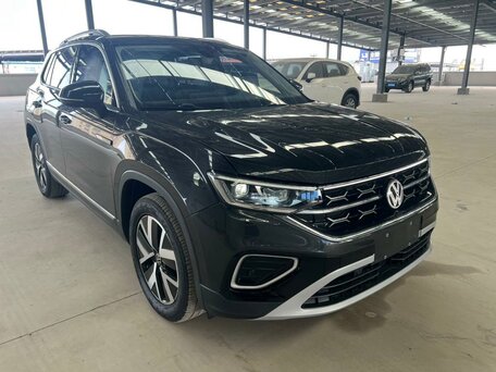 2022 Volkswagen Tayron I, чёрный, 2136000 рублей, вид 3