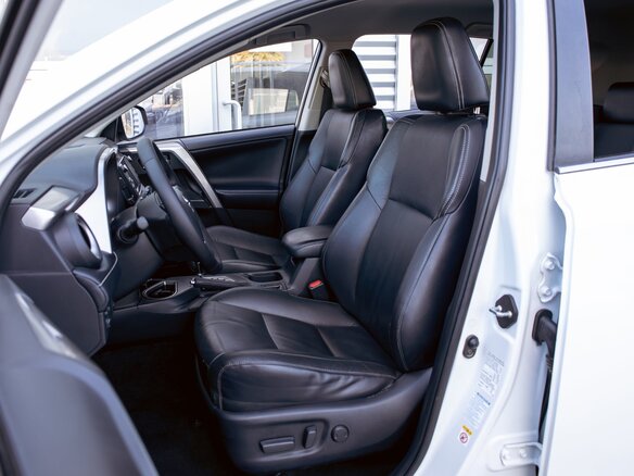 2019 Toyota RAV4 IV (XA40) Рестайлинг, белый, 2095000 рублей - вид 12