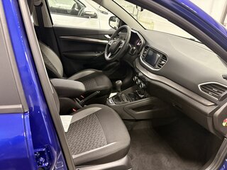 2026 Lada (ВАЗ) Vesta I Рестайлинг (NG), синий, 1735900 рублей, вид 5