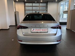 2021 Skoda Octavia IV (A8), серебристый, 2090000 рублей, вид 4