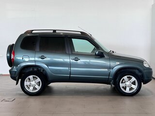 2016 Chevrolet Niva I Рестайлинг, серый, 730000 рублей, вид 4