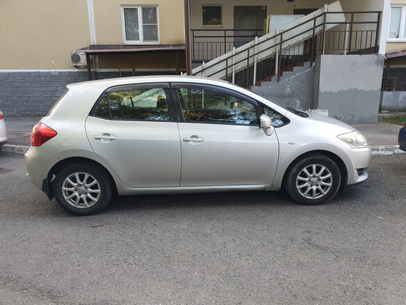 2007 Toyota Auris I, серебристый, 750000 рублей - вид 2