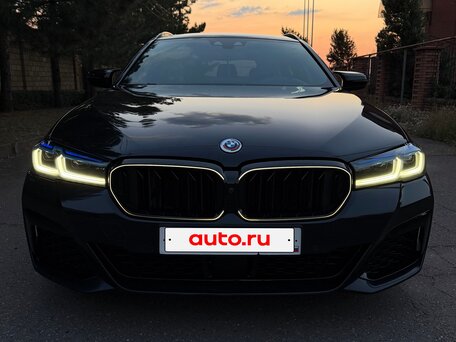 2020 BMW 5 серии 540d xDrive VII (G30/G31/G38) Рестайлинг, синий, 4350000 рублей, вид 3