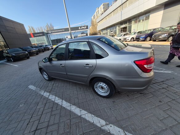 2020 Lada (ВАЗ) Granta I Рестайлинг, золотистый, 850000 рублей - вид 2