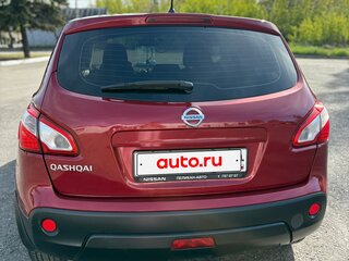 2012 Nissan Qashqai I Рестайлинг, красный, 950000 рублей, вид 2