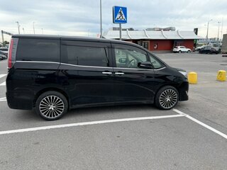 2018 Toyota Esquire I Рестайлинг, чёрный, 2275000 рублей, вид 4