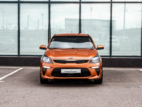 2017 Kia Rio IV, оранжевый, 1000000 рублей - вид 2