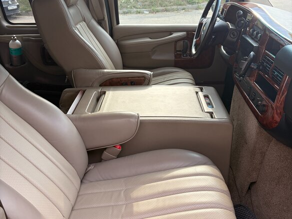 2013 Chevrolet Express II, чёрный, 4800000 рублей - вид 4