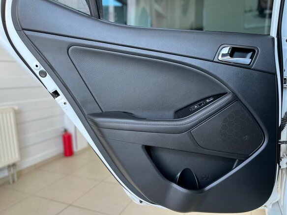 2015 Kia Optima III Рестайлинг, белый, 1240000 рублей - вид 26