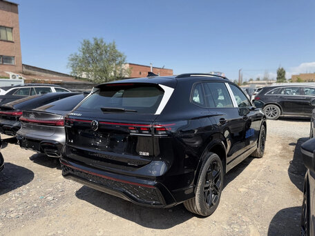 2026 Volkswagen Tiguan L Pro III (China Market), чёрный, 4850000 рублей, вид 5