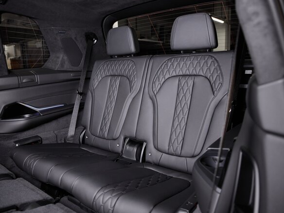 2026 BMW X7 40d I (G07) Рестайлинг, серый - вид 33