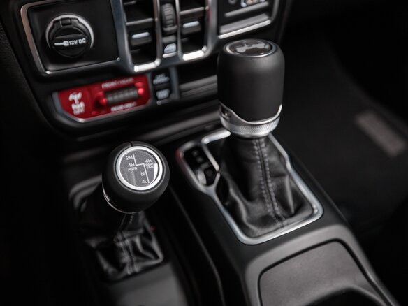 2026 Jeep Wrangler IV (JL) Рестайлинг, чёрный, 9200000 рублей - вид 19