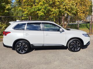 2021 Mitsubishi Outlander III Рестайлинг 3, белый, 2650000 рублей, вид 4
