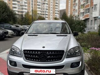 2005 Mercedes-Benz M-Класс 320 II (W164), серебристый, 1780000 рублей, вид 1