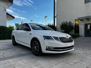 2018 Skoda Octavia III (A7) Рестайлинг, белый, 1119027 рублей, вид 1