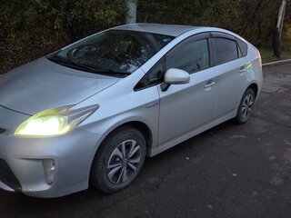 2012 Toyota Prius III Рестайлинг (XW30), серебристый, 920000 рублей, вид 1