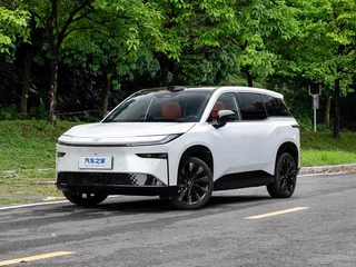 2026 Toyota bZ3X 67.9 kWh, белый, 3100005 рублей, вид 3