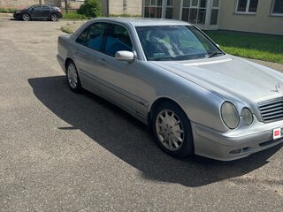 2002 Mercedes-Benz E-Класс 320 II (W210, S210) Рестайлинг, серебристый, 650000 рублей, вид 2