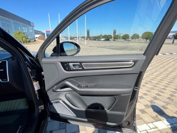 2019 Porsche Cayenne Turbo III, чёрный - вид 26