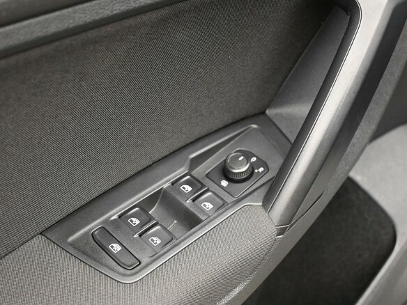 2018 Volkswagen Tiguan II, серебристый, 2035000 рублей - вид 19