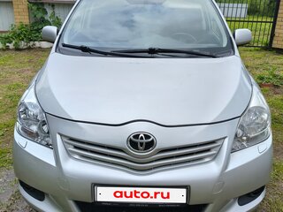 2010 Toyota Verso I, серебристый, 1000000 рублей, вид 1
