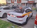 2019 Kia Optima IV Рестайлинг, белый, 850000 рублей - вид 2