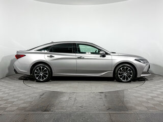 2023 Toyota Avalon V Рестайлинг, серый, 3490000 рублей, вид 4