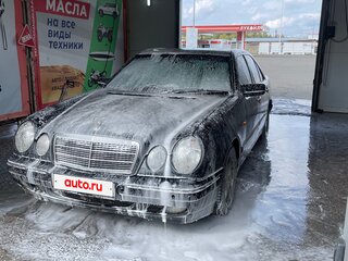 1999 Mercedes-Benz E-Класс 240 II (W210, S210) Рестайлинг, чёрный, 380000 рублей, вид 2