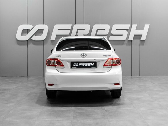 2011 Toyota Corolla X (E140, E150) Рестайлинг, белый, 900000 рублей - вид 3