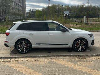 2020 Audi Q7 60 TFSI e II (4M) Рестайлинг, белый, 6100000 рублей, вид 3
