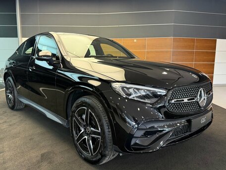 2025 Mercedes-Benz GLC Coupe 260 II (C254), чёрный, 7888000 рублей, вид 3