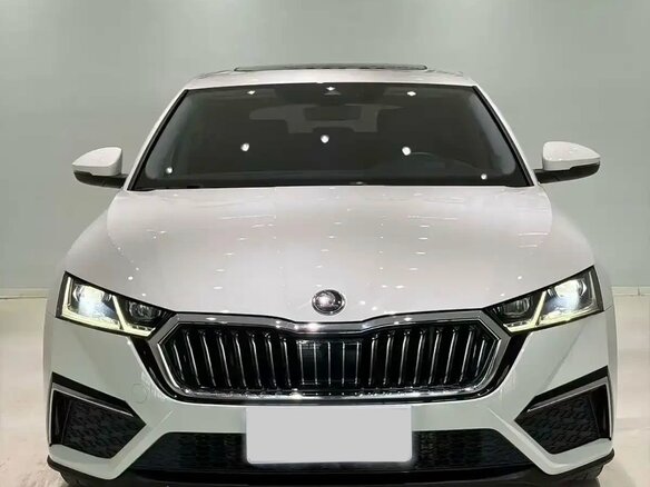 2023 Skoda Octavia IV (A8), белый, 2210000 рублей - вид 1