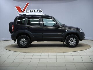 2017 Chevrolet Niva I Рестайлинг, коричневый, 690000 рублей, вид 4