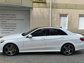2013 Mercedes-Benz E-Класс 200 IV (W212, S212, C207) Рестайлинг, белый, 2200000 рублей, вид 3