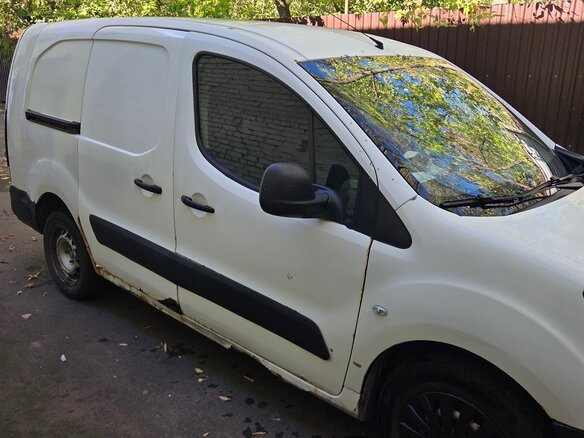2012 Peugeot Partner, белый, 320000 рублей - вид 9
