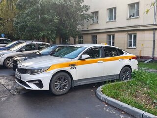 2019 Kia Optima IV Рестайлинг, белый, 870000 рублей, вид 2