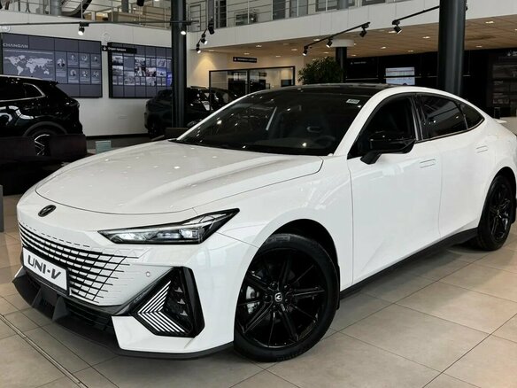2025 Changan UNI-V I, белый, 3429900 рублей