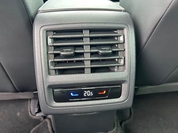 2023 Volkswagen Golf VIII, красный, 2200000 рублей - вид 13
