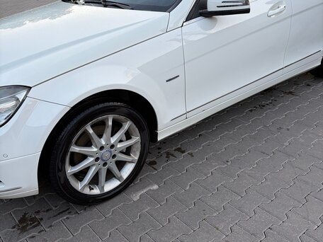 2010 Mercedes-Benz C-Класс 200 III (W204), белый, 1100000 рублей, вид 3