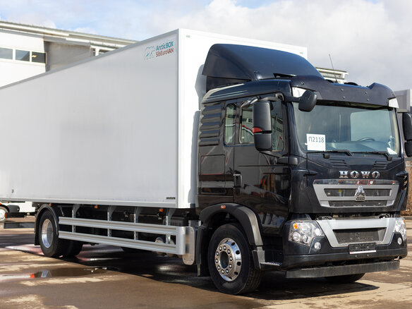 2024 Sinotruk Howo 4X2, чёрный, 9300000 рублей - вид 1