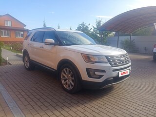 2016 Ford Explorer V Рестайлинг, белый, 3100000 рублей, вид 3