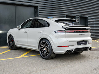 2026 Porsche Cayenne GTS Coupé III Рестайлинг, серый, 25990000 рублей, вид 3