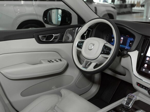 2025 Volvo XC60 II Рестайлинг 2, белый - вид 11