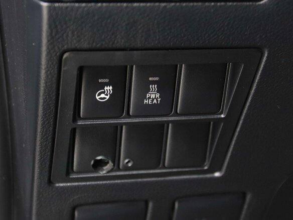 2017 Toyota Hilux VIII, чёрный, 2895950 рублей - вид 23