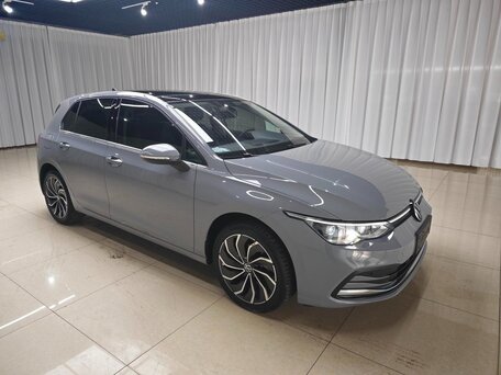 2023 Volkswagen Golf VIII, серый, 1790000 рублей, вид 2