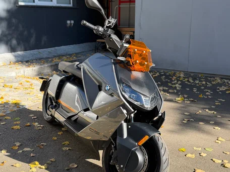2022 BMW CE 04, серебристый, 1400000 рублей, вид 4