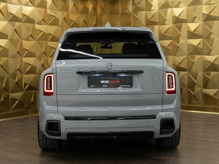 2026 Rolls-Royce Cullinan Black Badge I Рестайлинг (Series II), серый, 72990000 рублей, вид 4